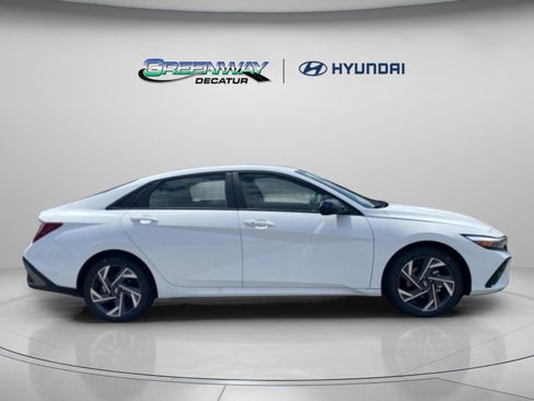 New 2025 Hyundai Elantra Sport FWD image 9