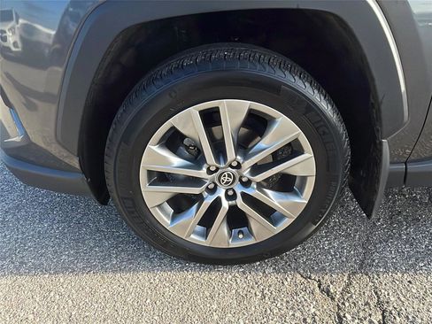 Used 2023 Toyota RAV4 XLE Premium image 10
