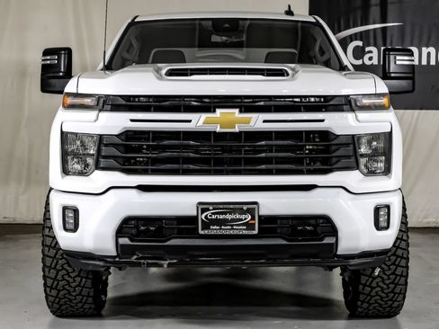 Used 2025 Chevrolet Silverado 2500 LT AWD/4WD image 3