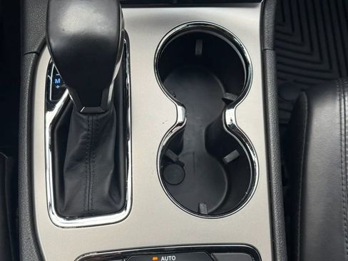 Used 2019 Jeep Grand Cherokee Limited w/ Trailer Tow Group IV AWD/4WD image 16