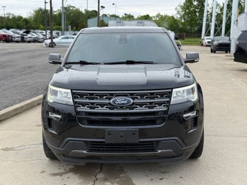 Used 2018 Ford Explorer XLT w/ Equipment Group 202A AWD/4WD image 3