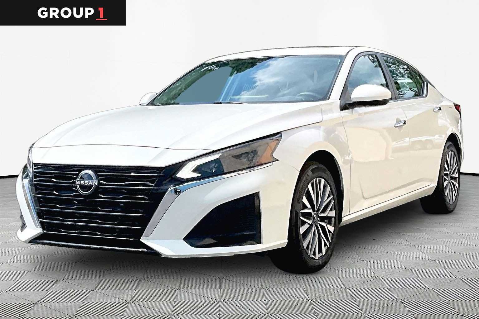 Used 2023 Nissan Altima 2.5 SV w/ SV Premium Package AWD/4WD image 1