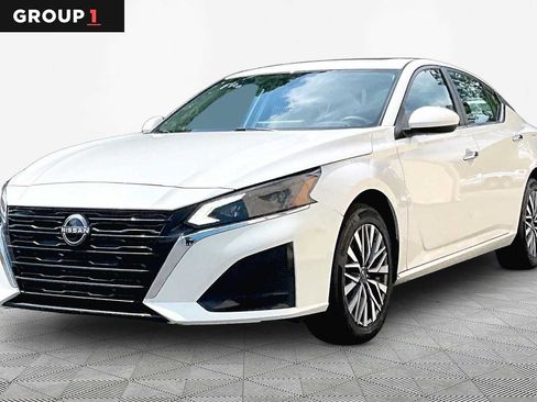 Used 2023 Nissan Altima 2.5 SV w/ SV Premium Package AWD/4WD image 1