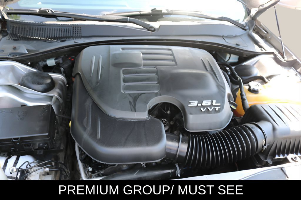 Used 2018 Chrysler 300 S w/ 300S Premium Group RWD image 9