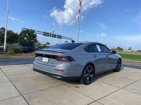 Used 2024 Honda Accord Sport image 11