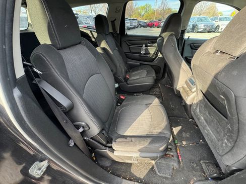 Used 2017 Chevrolet Traverse LT image 18