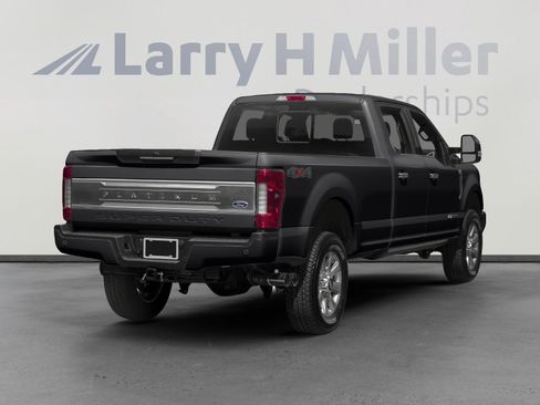 Used 2019 Ford F250 Platinum w/ Platinum Ultimate Package image 3