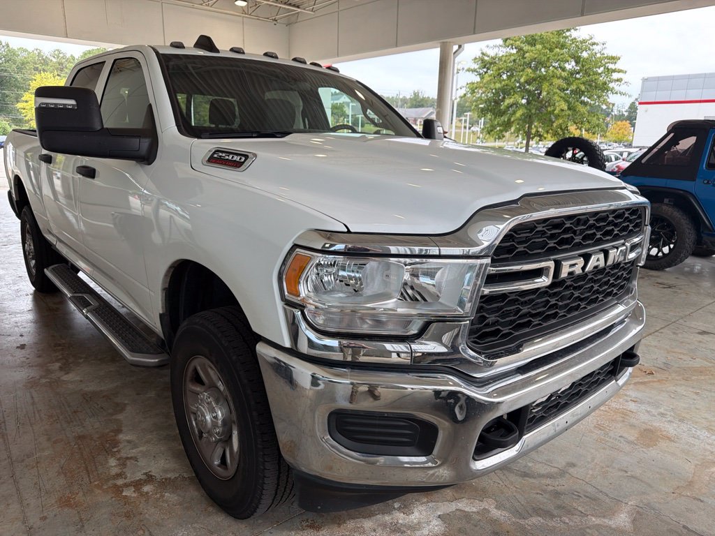 Used 2024 RAM 2500 Tradesman w/ Chrome Appearance Group AWD/4WD image 4
