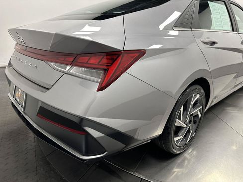 Used 2025 Hyundai Elantra SEL FWD image 14