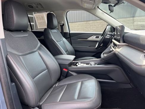 Used 2025 Ford Explorer Active w/ Active Comfort Package AWD/4WD image 11