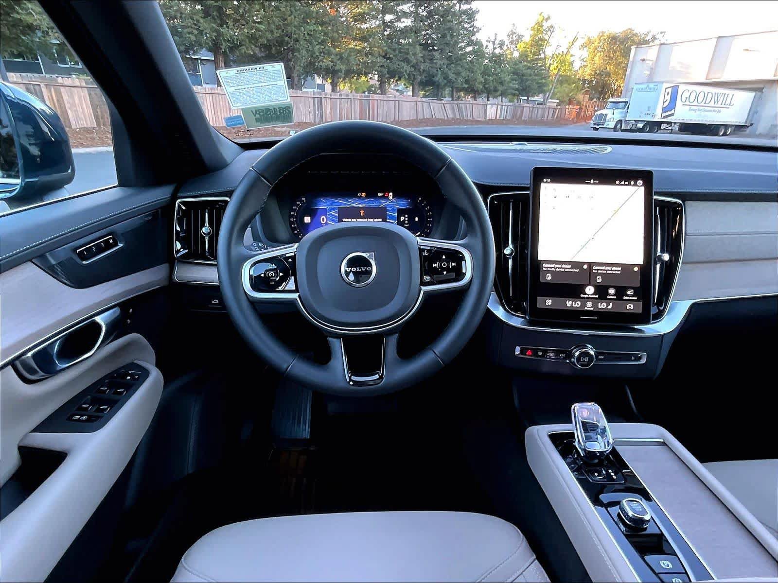 Used 2026 Volvo XC90 B6 Plus w/ Protection Package Premier AWD/4WD image 9