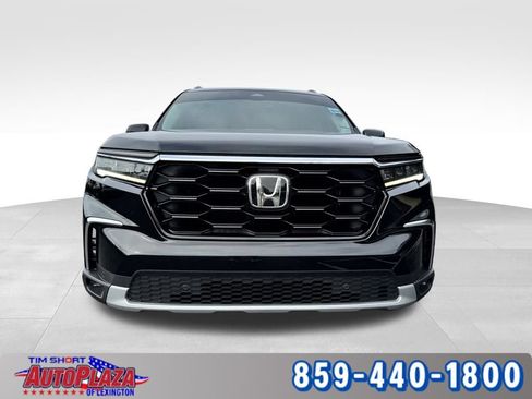 Used 2025 Honda Pilot Touring image 7