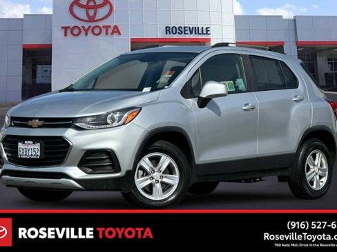 Used 2021 Chevrolet Trax LT image 1