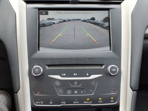 Used 2013 Ford Fusion SE FWD image 17