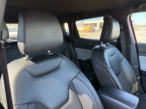 Used 2024 Jeep Compass Latitude image 28