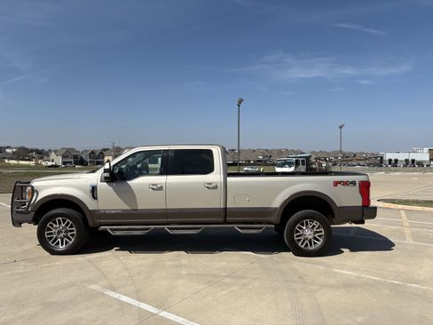 Used 2017 Ford F350 King Ranch image 2