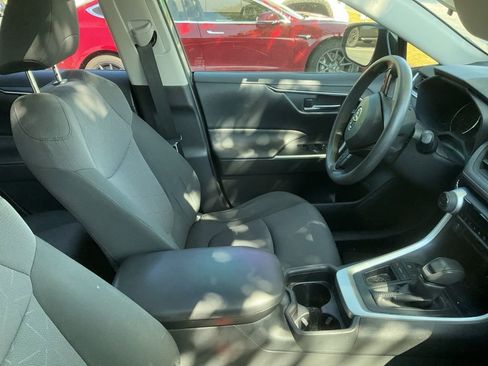 Used 2019 Toyota RAV4 XLE image 4