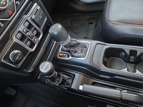 Used 2023 Jeep Gladiator Overland image 25