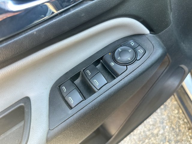 Used 2021 Chevrolet Equinox LS FWD image 34
