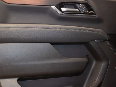 Used 2025 GMC Yukon Denali image 24