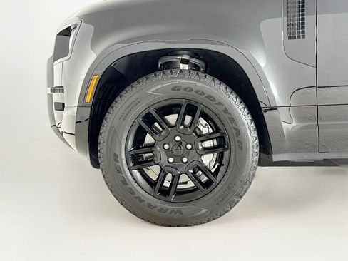 Used 2026 Land Rover Defender 110 X-Dynamic SE AWD/4WD image 27