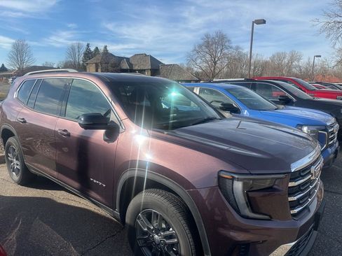 Used 2025 GMC Acadia Elevation image 3