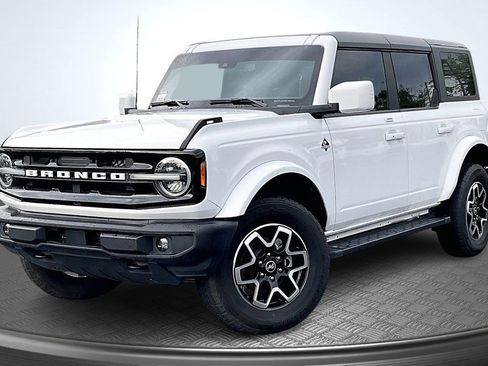 Used 2023 Ford Bronco Outer Banks AWD/4WD image 3