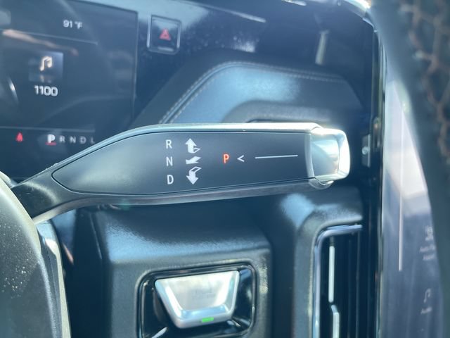 Used 2025 GMC Yukon AT4 w/ AT4 Premium Plus Package AWD/4WD image 16