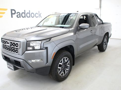 Used 2022 Nissan Frontier SV AWD/4WD image 3