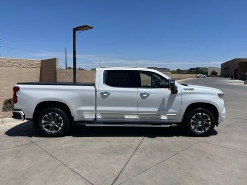 Used 2023 Chevrolet Silverado 1500 High Country w/ Technology Package AWD/4WD image 3