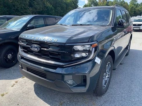 New 2025 Ford Expedition Active image 11