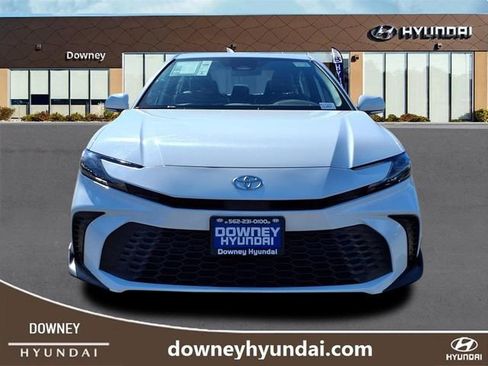 Used 2025 Toyota Camry SE image 2