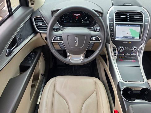 Used 2020 Lincoln Nautilus FWD w/ Equipment Group 101A image 12