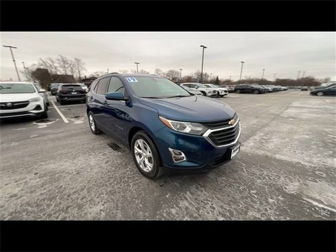 Used 2019 Chevrolet Equinox LT image 2