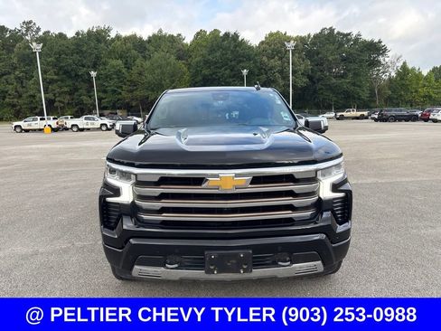 Used 2022 Chevrolet Silverado 1500 High Country w/ High Country Premium Package AWD/4WD image 2