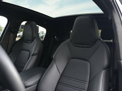 Certified 2026 Porsche Cayenne GTS AWD/4WD image 14