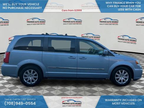 Used 2013 Chrysler Town & Country Touring FWD image 8