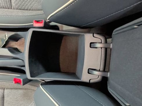 Used 2025 Hyundai Venue Limited FWD image 22
