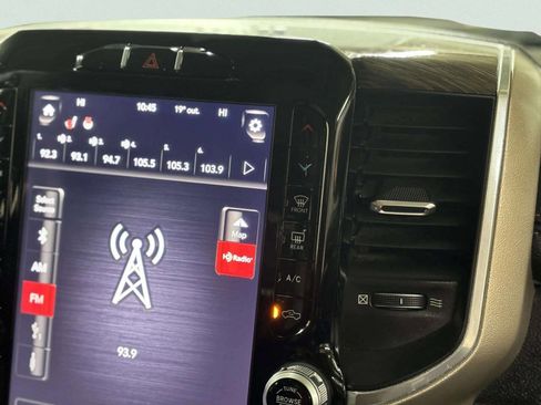 Used 2019 RAM 1500 Laramie image 32