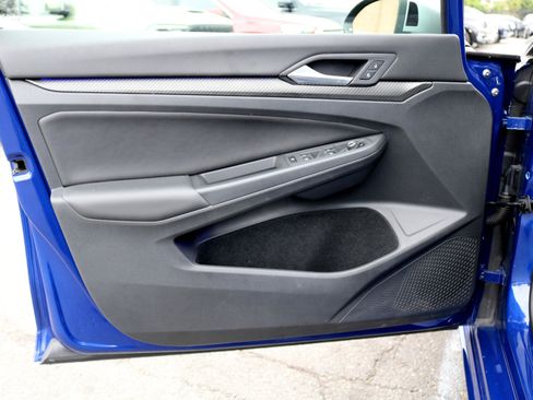 Used 2024 Volkswagen Golf R image 8