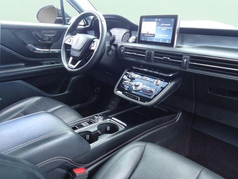 Used 2022 Lincoln Corsair AWD w/ Premium Package image 27