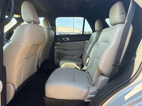 Used 2019 Ford Explorer Limited image 22