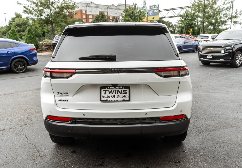 Used 2023 Jeep Grand Cherokee Altitude AWD/4WD image 34