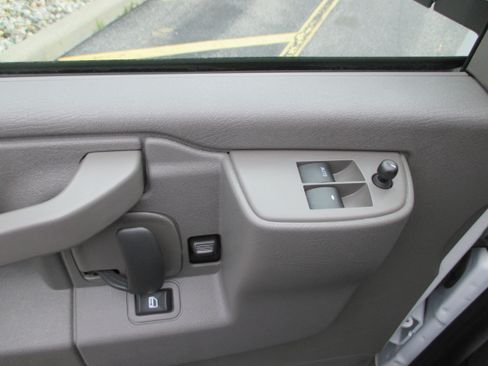 Used 2025 Chevrolet Express 3500 LT w/ LT Preferred Equipment Group RWD image 12