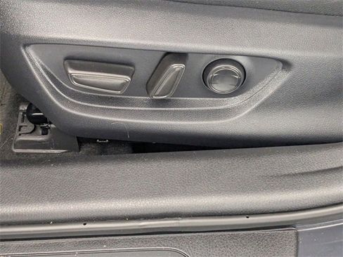 Used 2025 Toyota Camry SE image 13