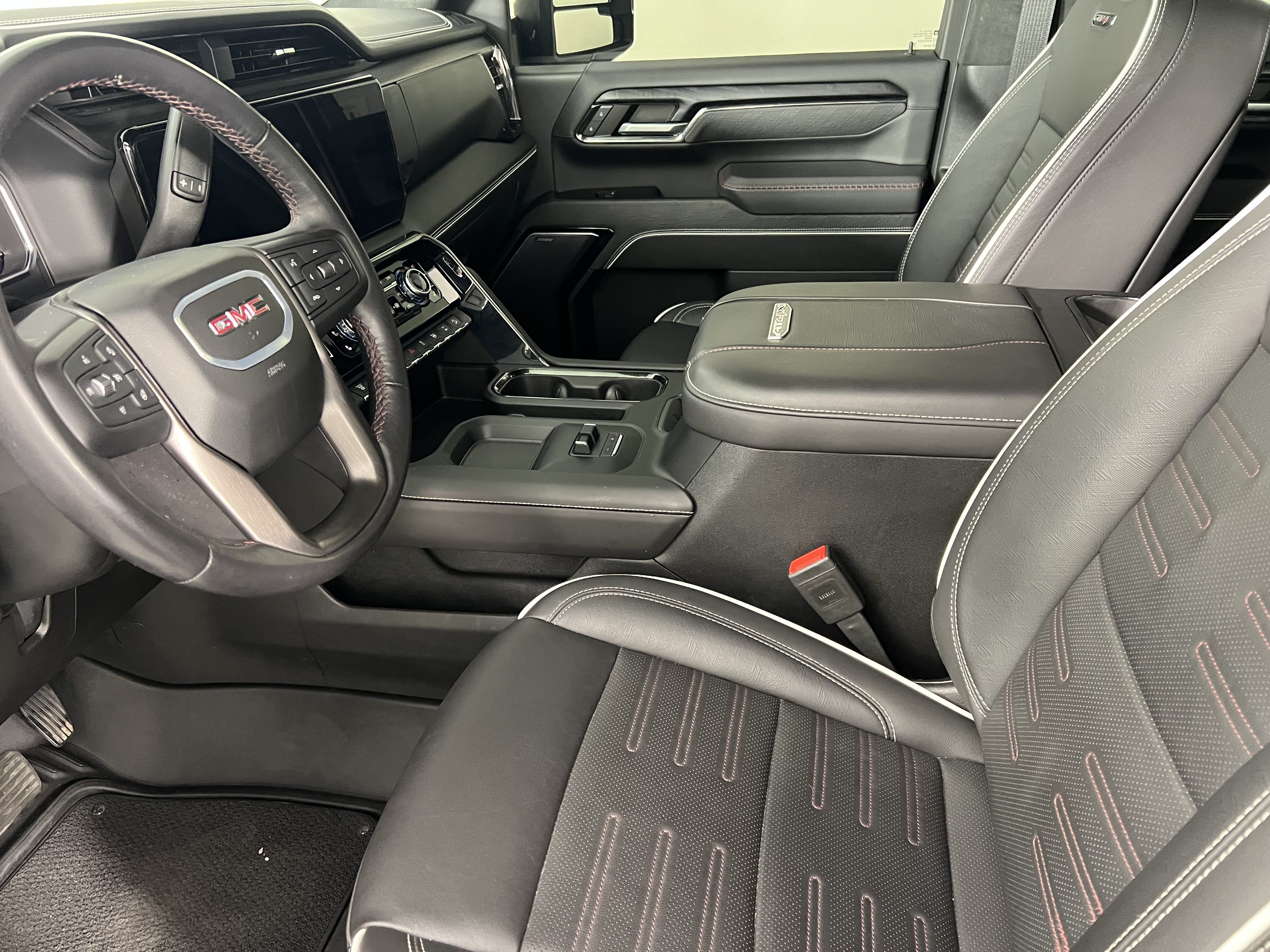 Used 2024 GMC Sierra 2500 AT4X AWD/4WD image 4
