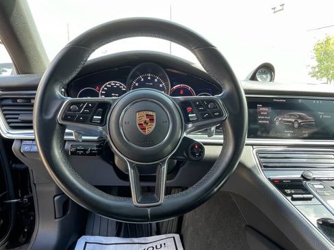 Used 2018 Porsche Panamera image 20