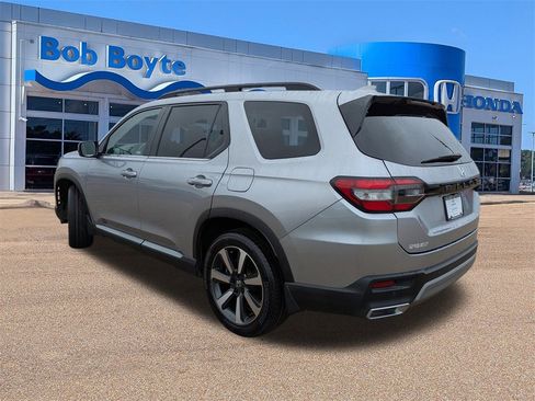 Certified 2024 Honda Pilot Touring image 3