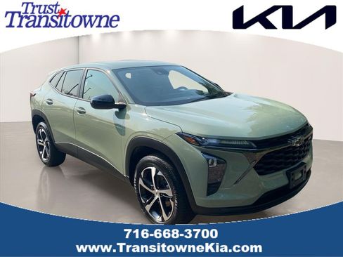 Used 2024 Chevrolet Trax RS w/ Driver Confidence Package FWD image 1