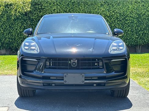 Certified 2025 Porsche Macan AWD/4WD image 11